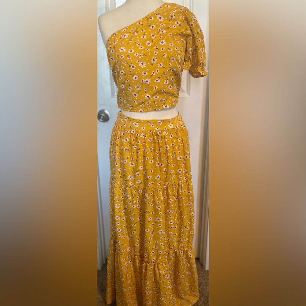 NWOT Yellow Gold Tiered maxi Skirt set